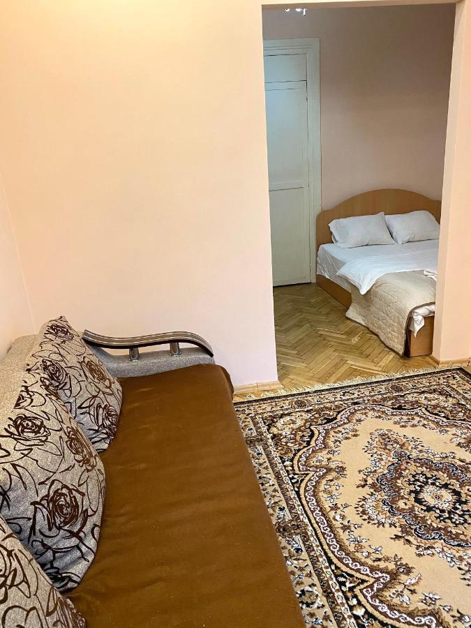 Квартира Біля Залізничного Вокзалу Вулиця Залізнична 10 До 5 Гостей Lviv Exteriör bild