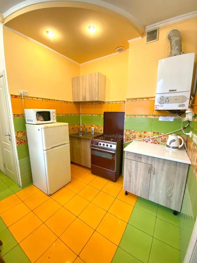 Квартира Біля Залізничного Вокзалу Вулиця Залізнична 10 До 5 Гостей Lviv Exteriör bild